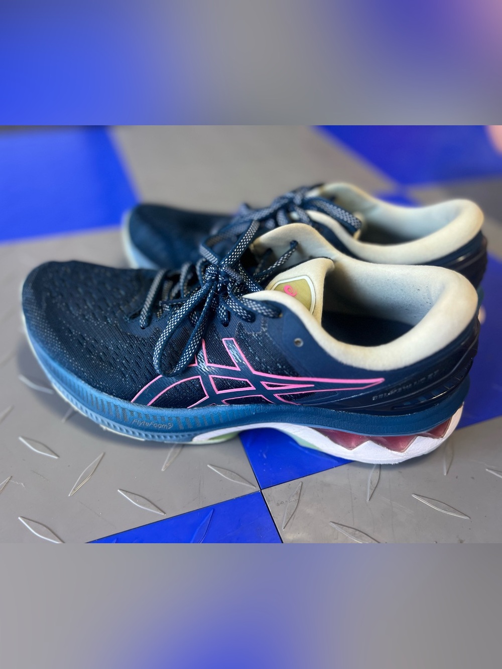 Asics Women's Gel-Kayano 27 running shoes in the Mako Blue and Hot Pink colorway